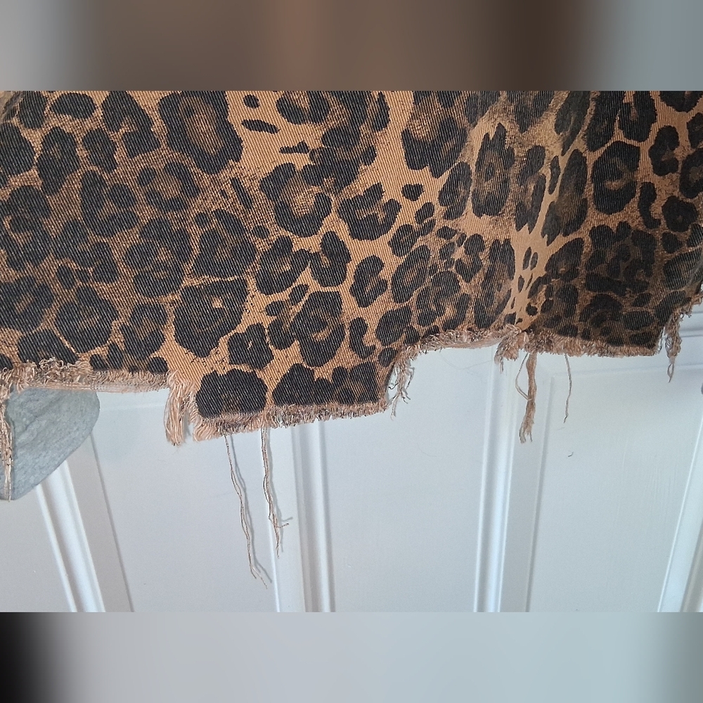 Leopard Print Denim Jacket with Gray Sleeves - Picture 5 of 10